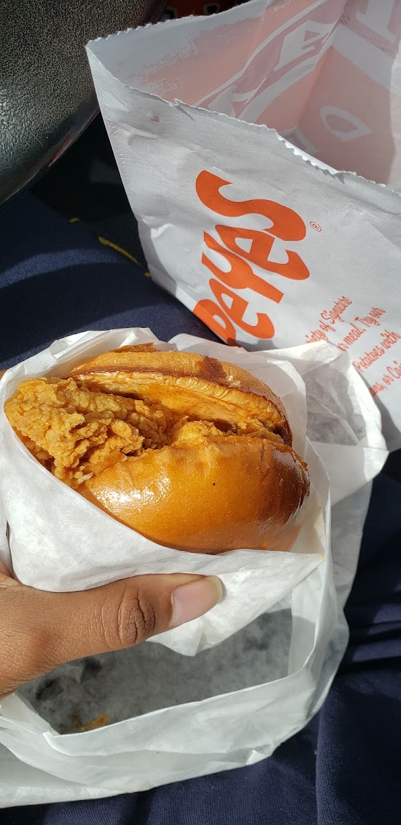 Popeyes Louisiana Kitchen Photo 4