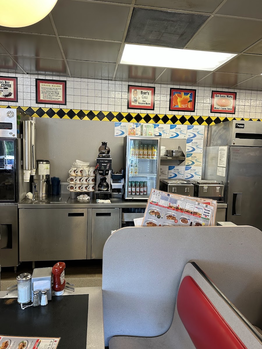 Waffle House Photo 4