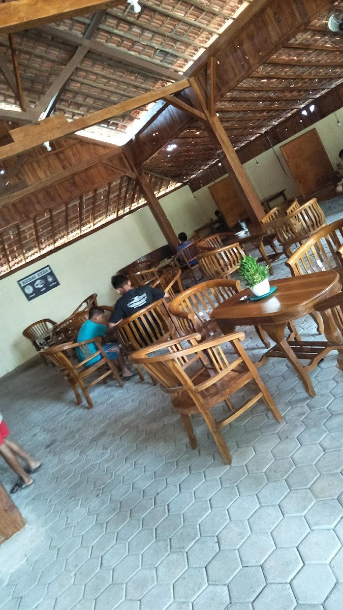 Kedai Ezza 'Suronggoto'