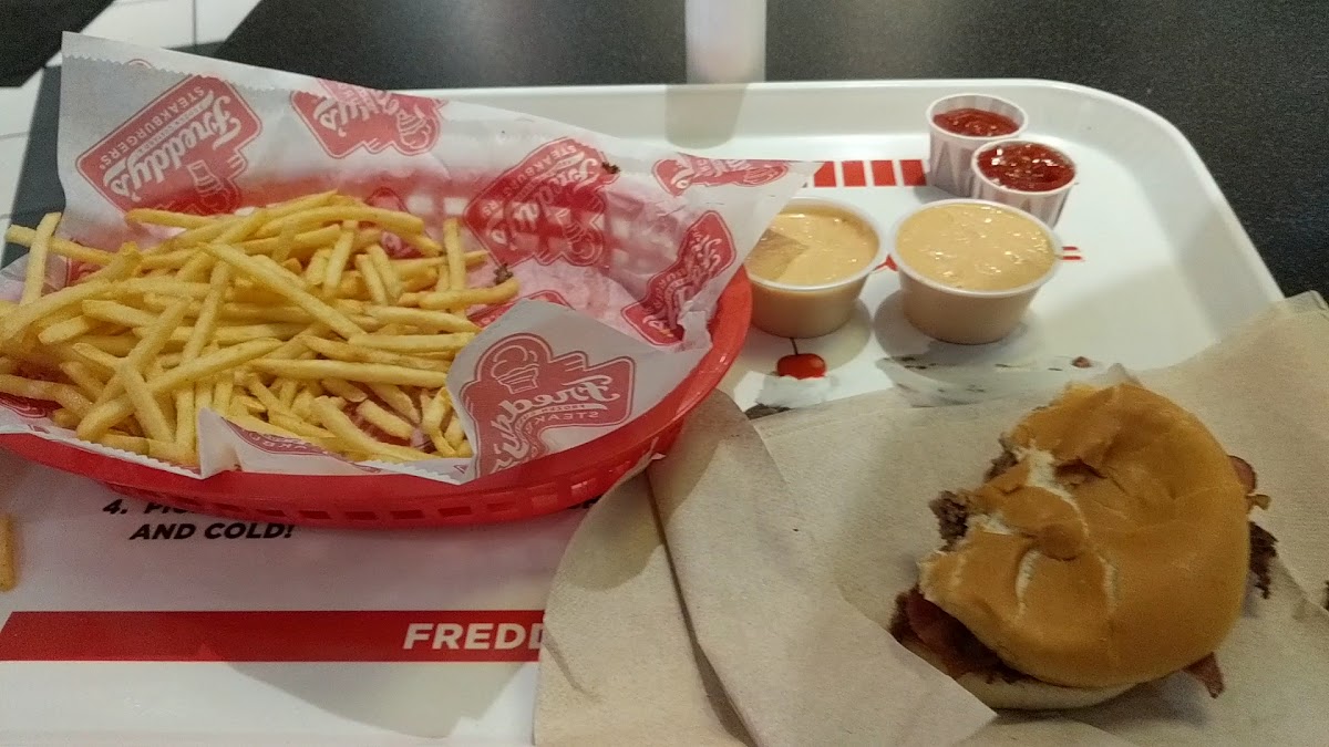 Freddy's Frozen Custard & Steakburgers Photo 2