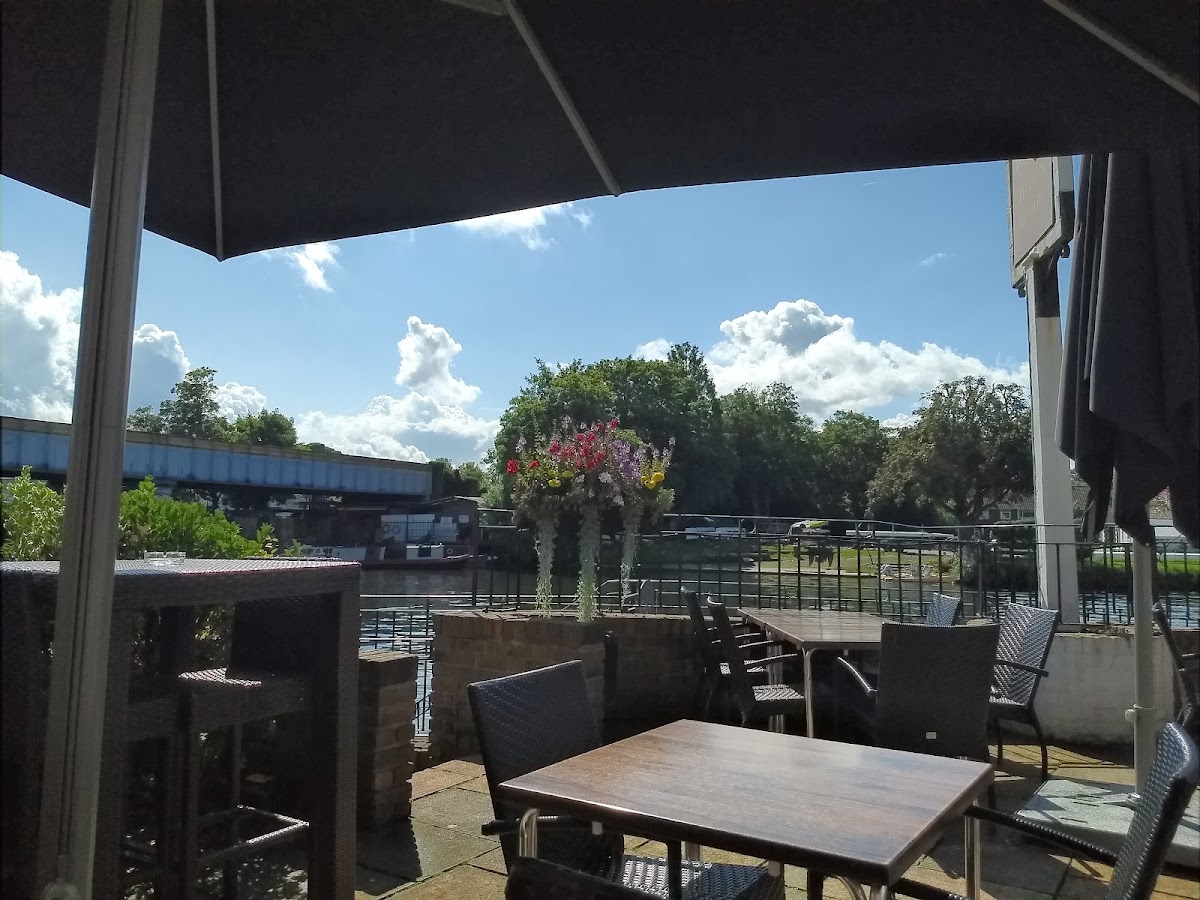 RIVERSIDE RESTAURANT Photo 9
