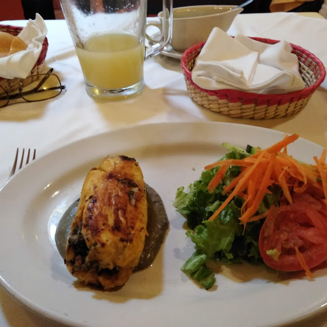 Pollo Relleno de Huítlacoche