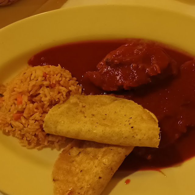 Esponaso En Adobo Con Arroz Y Quesadillas