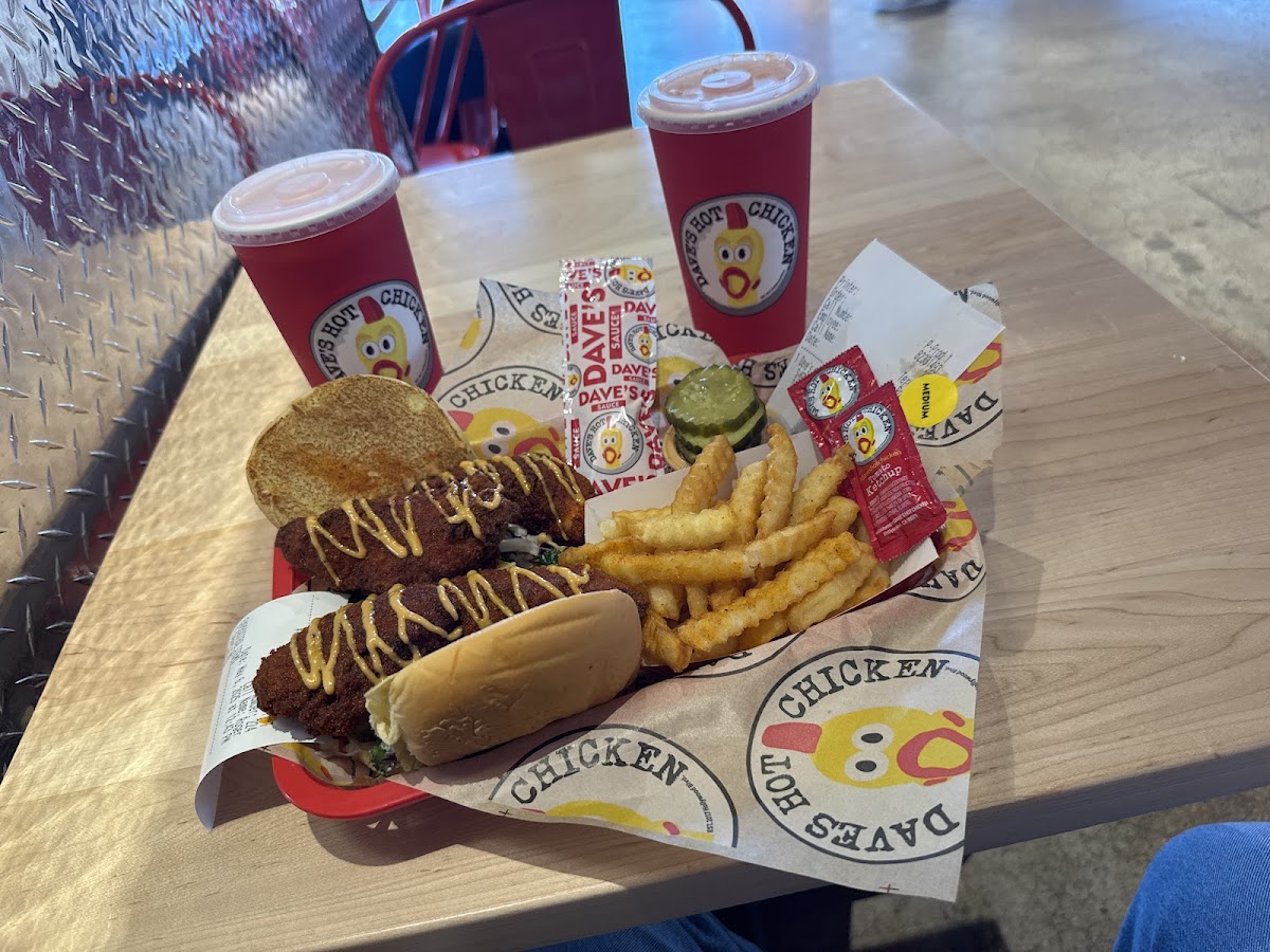 Dave's Hot Chicken Photo 4