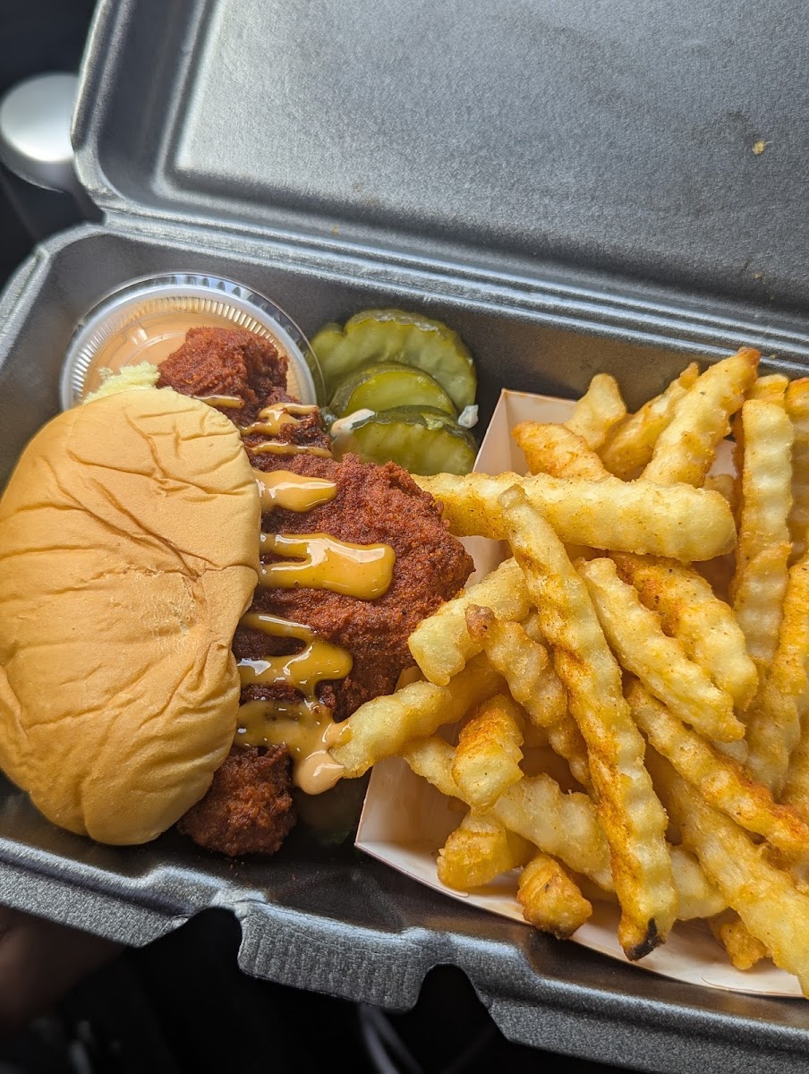 Dave's Hot Chicken Photo 6