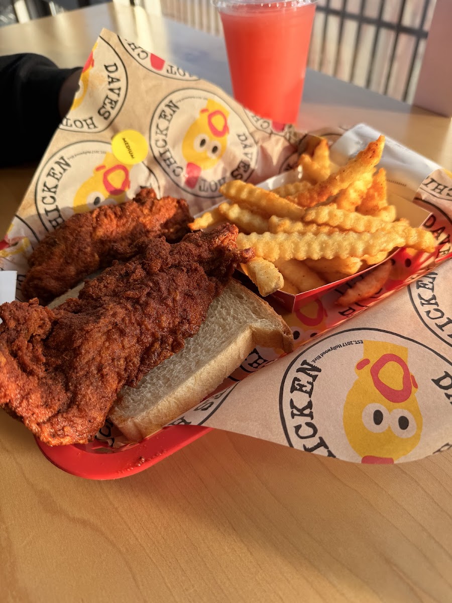 Dave's Hot Chicken Photo 3