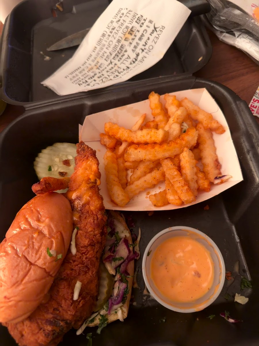 Dave's Hot Chicken Photo 8