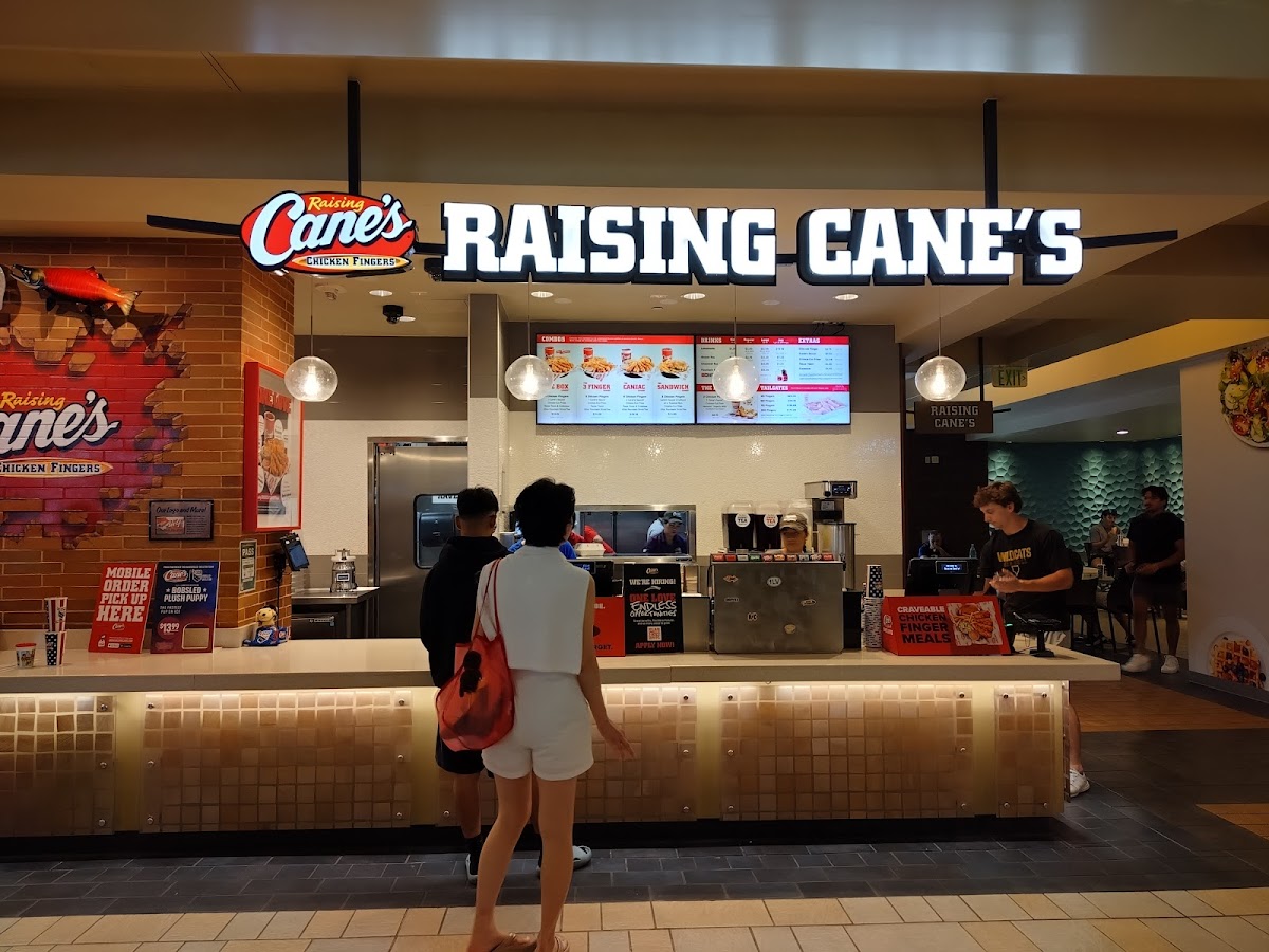 Raising Cane's Chicken Fingers Photo 4