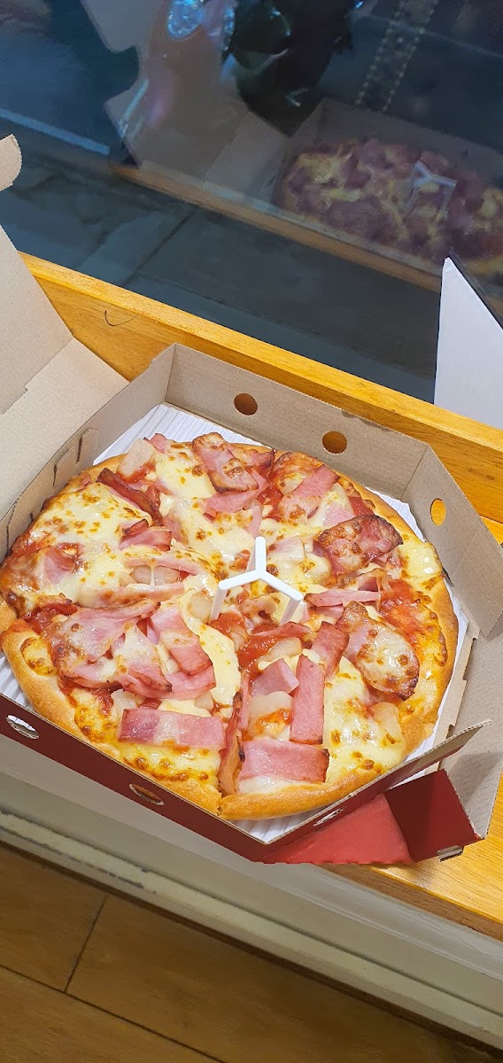 Pizza Hut Photo 10