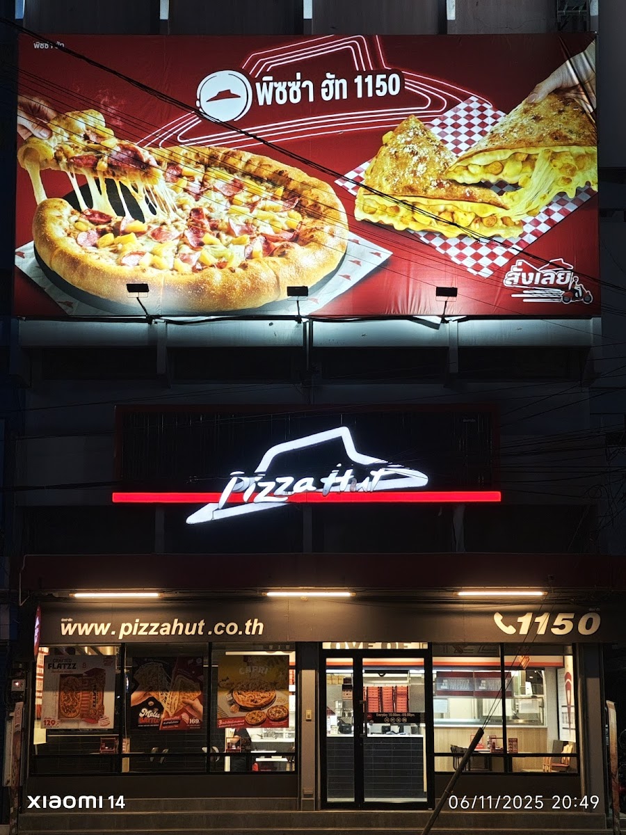 Pizza Hut Photo 4