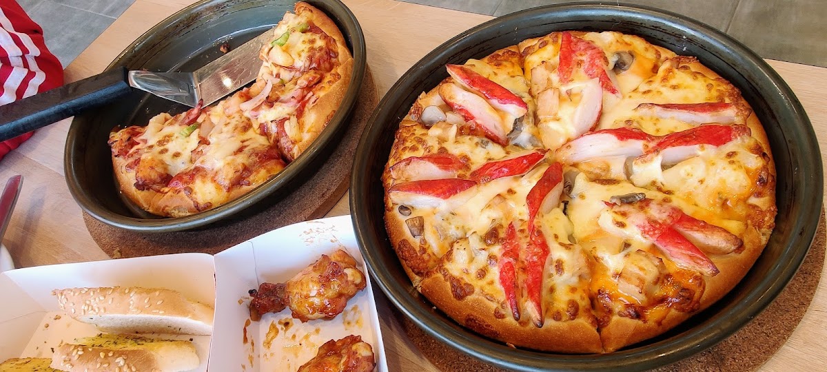 Pizza Hut Photo 5