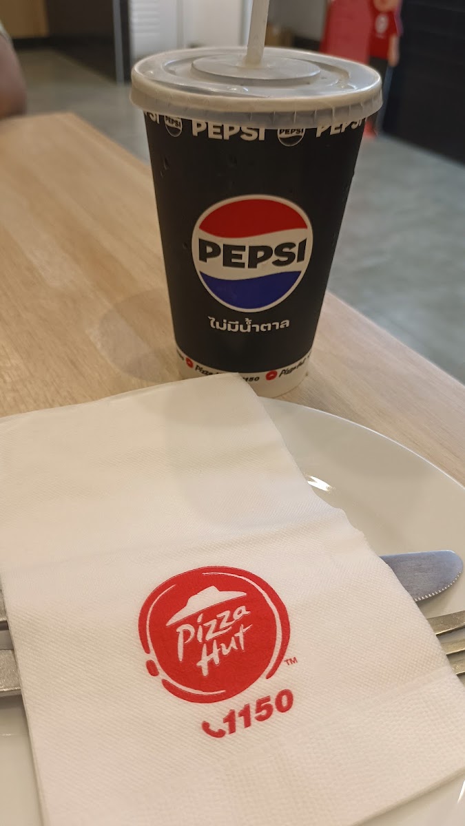 Pizza Hut Photo 8