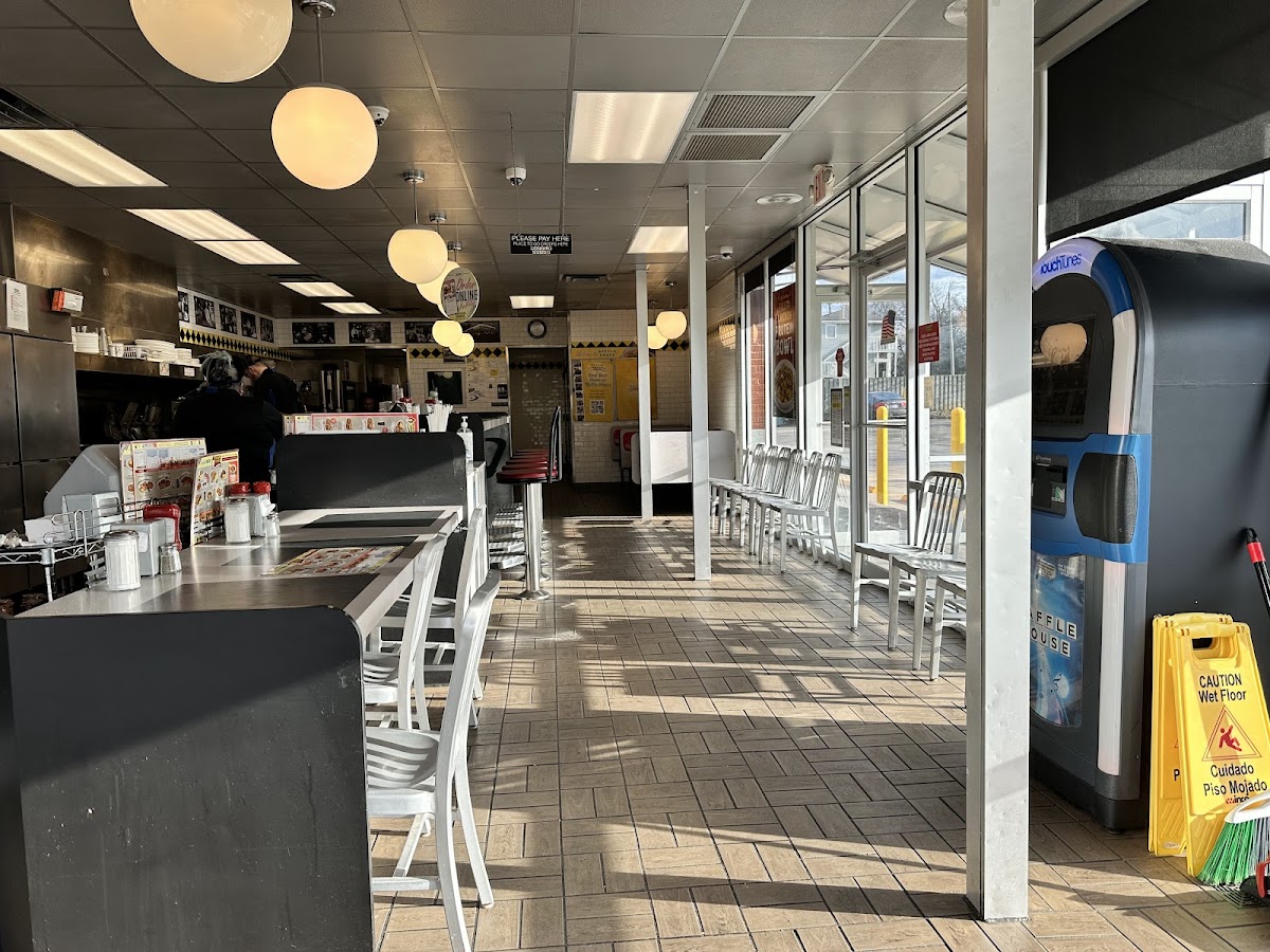 Waffle House Photo 3