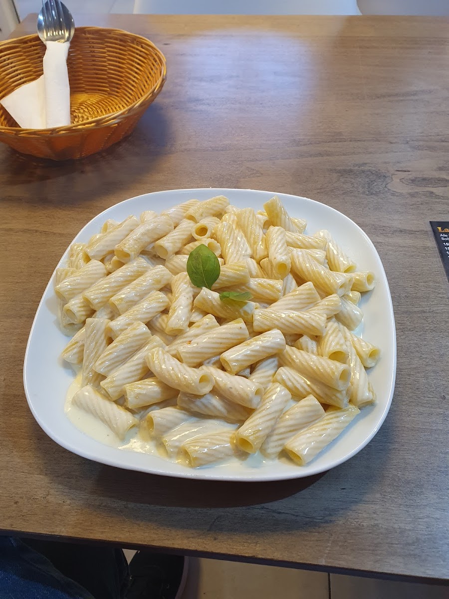 Milano Pizzeria Photo 6