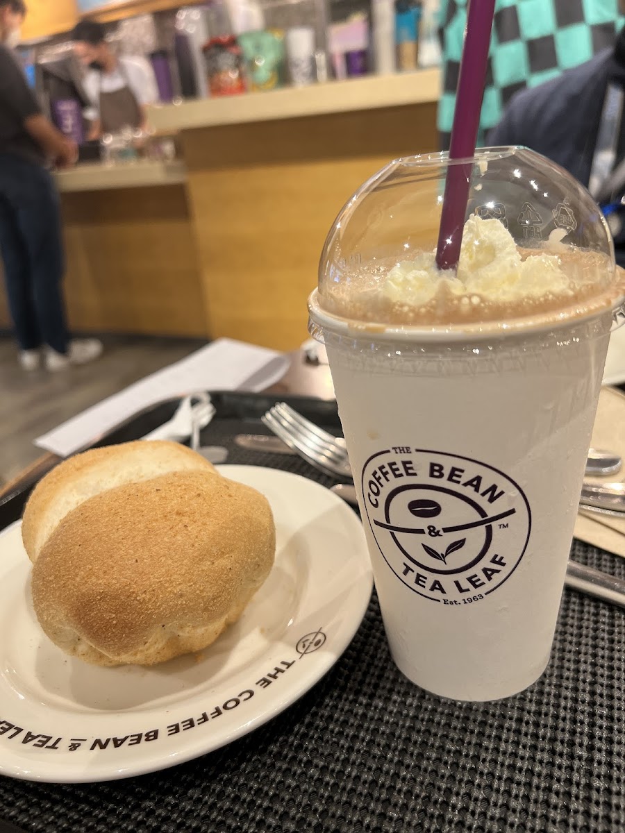 The Coffee Bean & Tea Leaf Photo 3