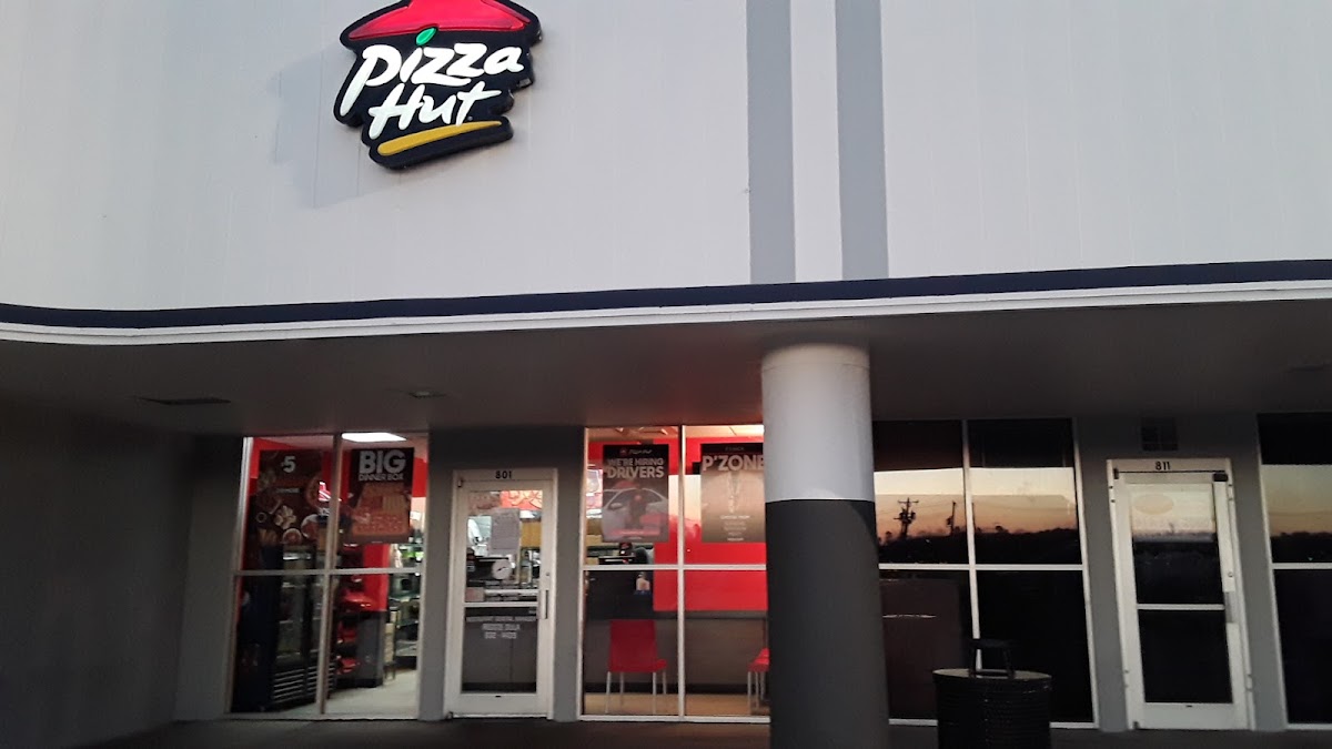 Pizza Hut Photo 3