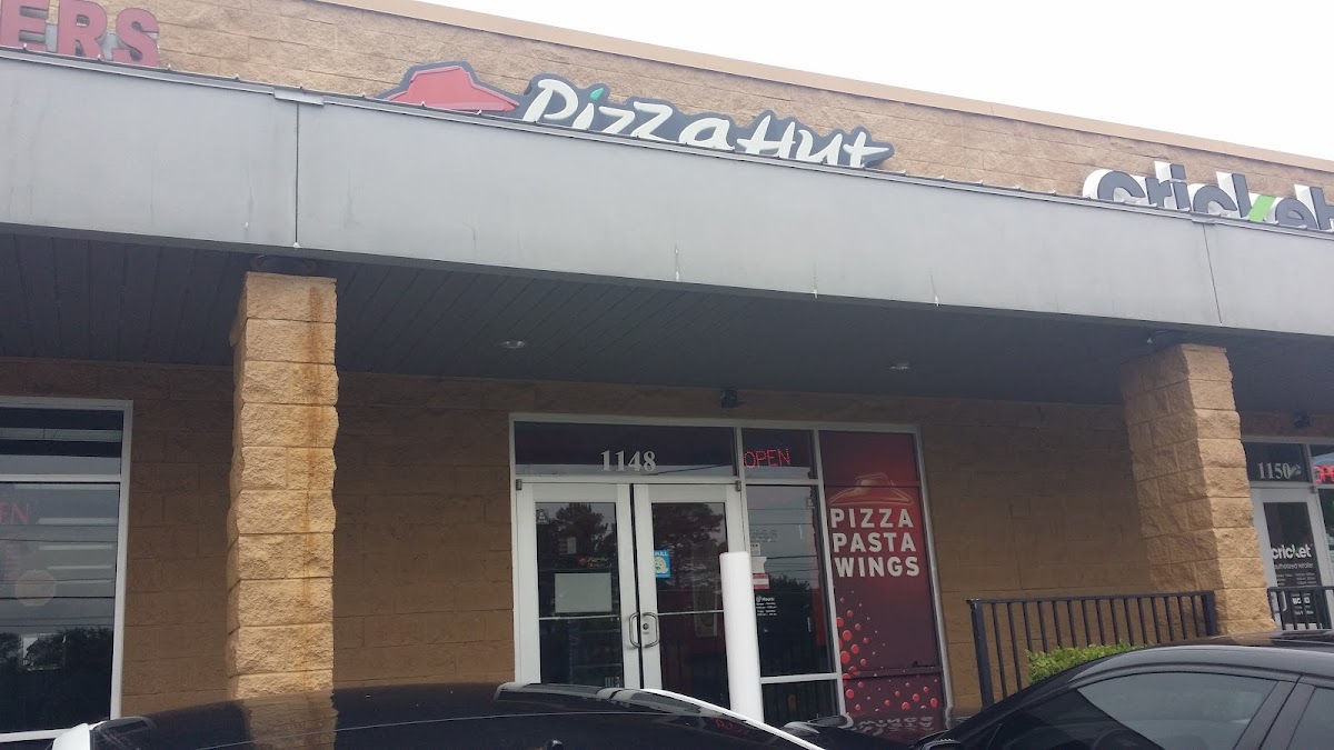 Pizza Hut Photo 4