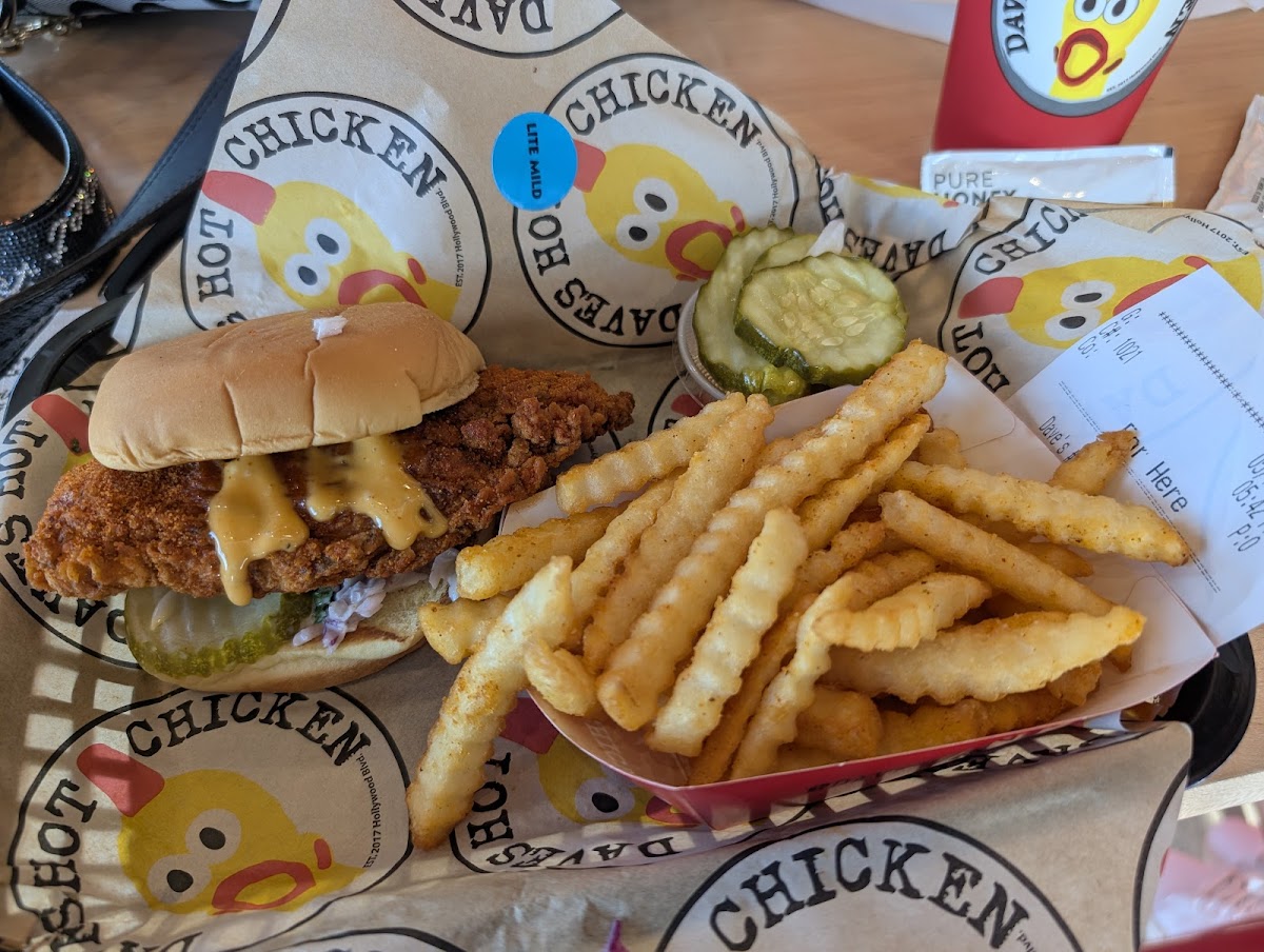 Dave's Hot Chicken Photo 3