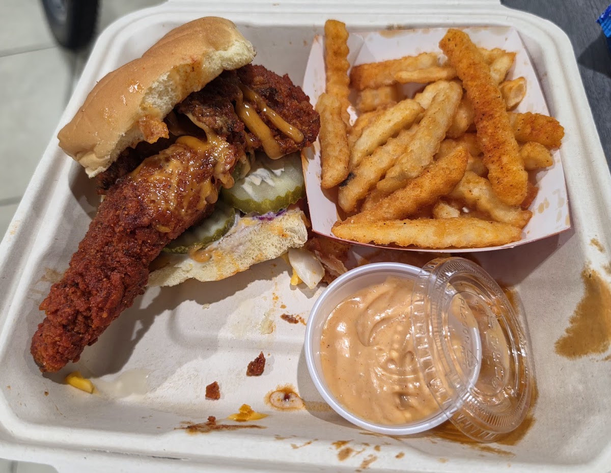 Dave's Hot Chicken Photo 4