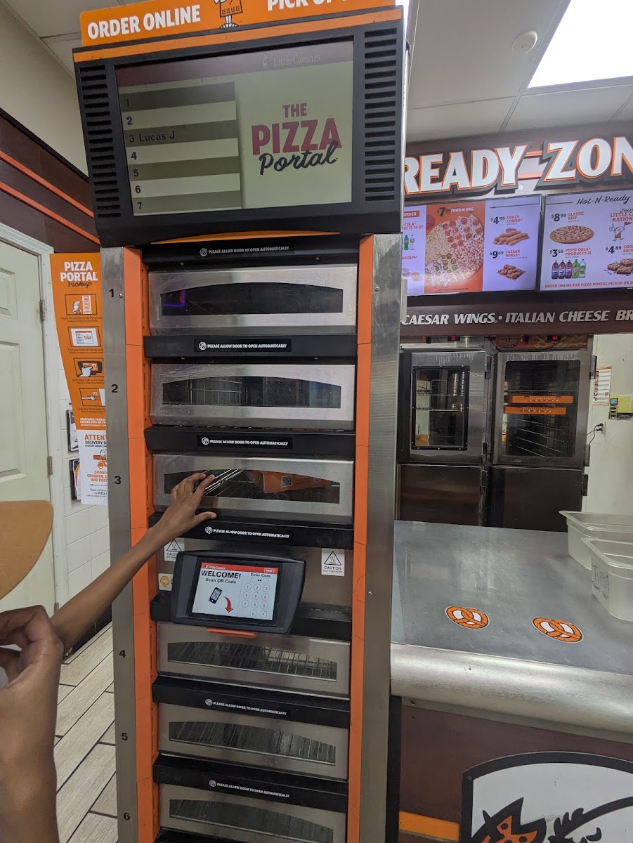 Little Caesars Pizza Photo 4
