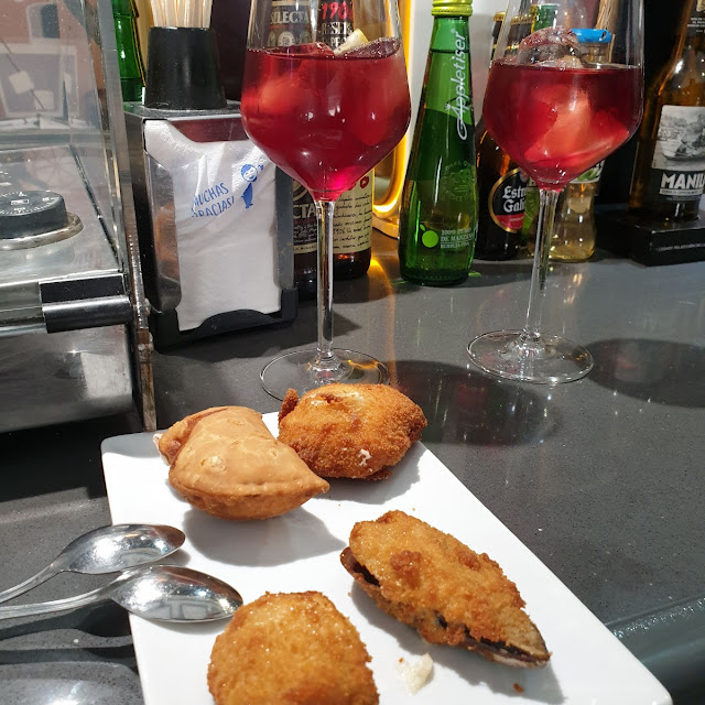 Tigre Y Empanadillas de Atún