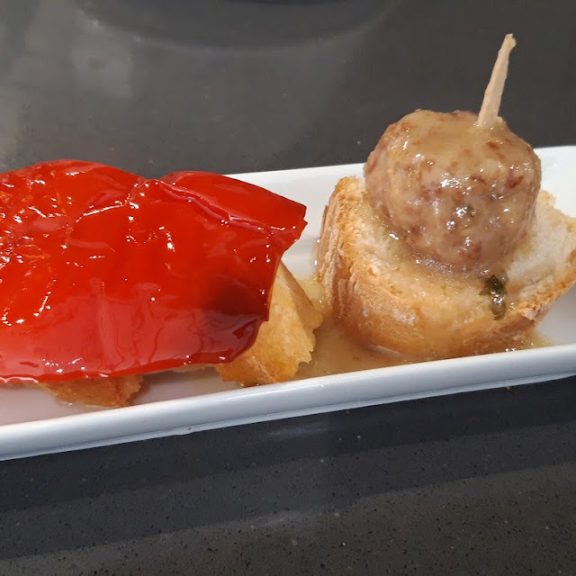 Tapa de Albondiga Ypimientos Fritos de Claudia Casi Nada