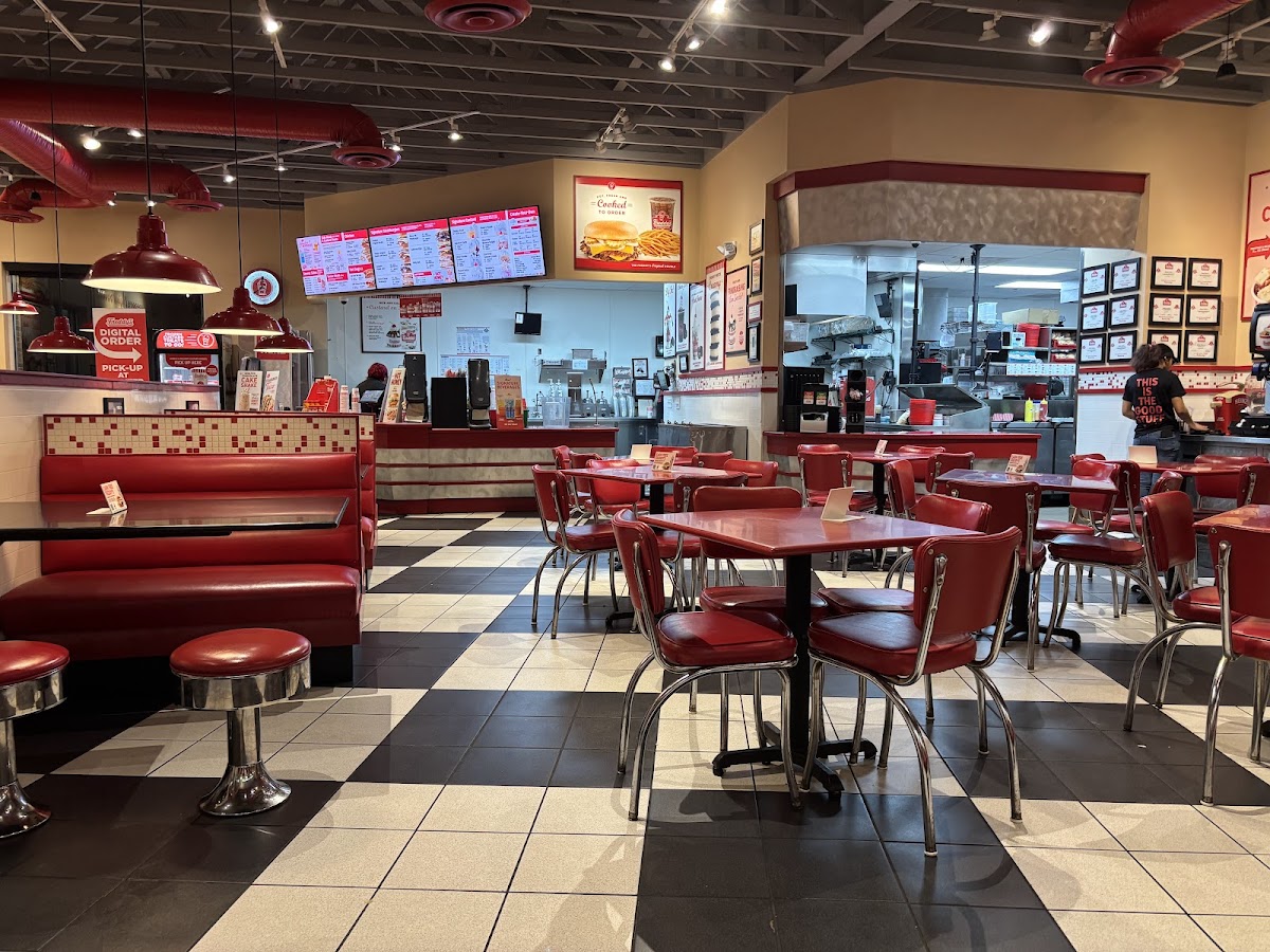 Freddy's Frozen Custard & Steakburgers Photo 3