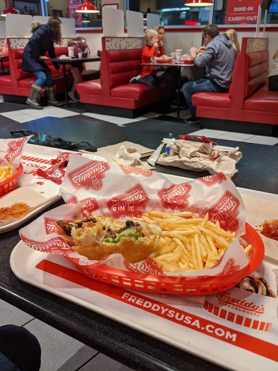 Freddy's Frozen Custard & Steakburgers Photo 6