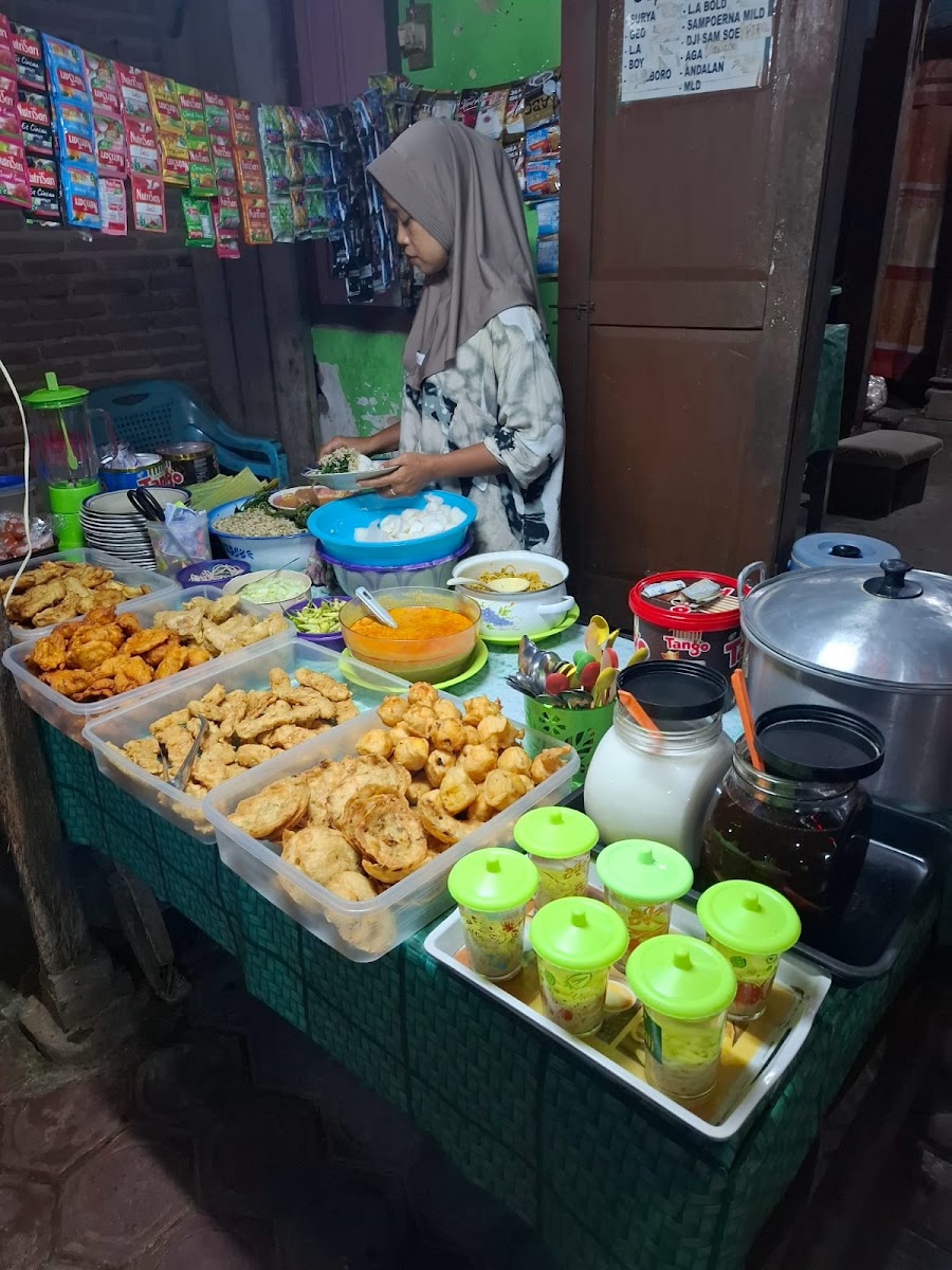 Mbah Suriah Lontong