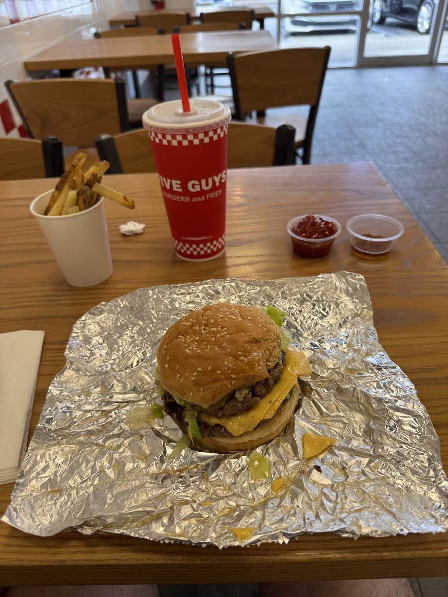Five Guys Photo 9