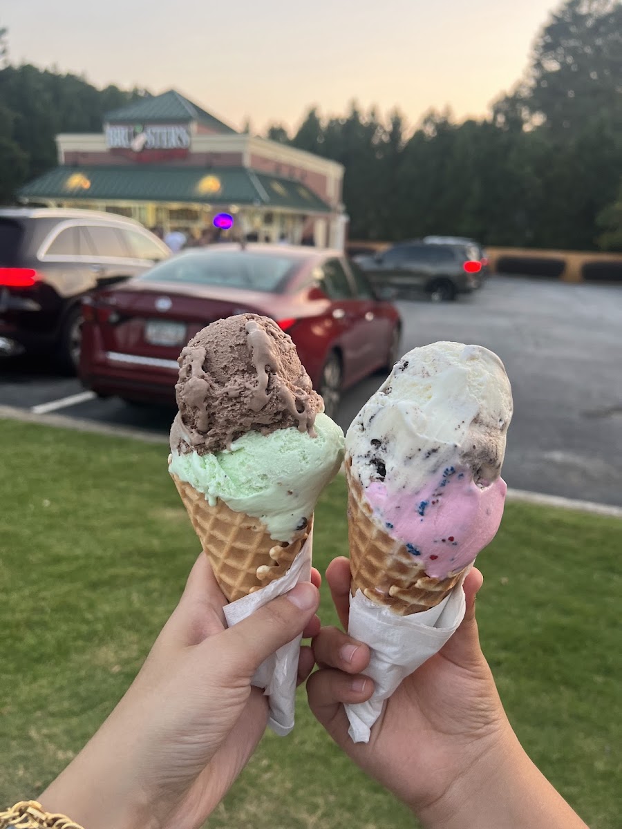 Bruster's Real Ice Cream Photo 6
