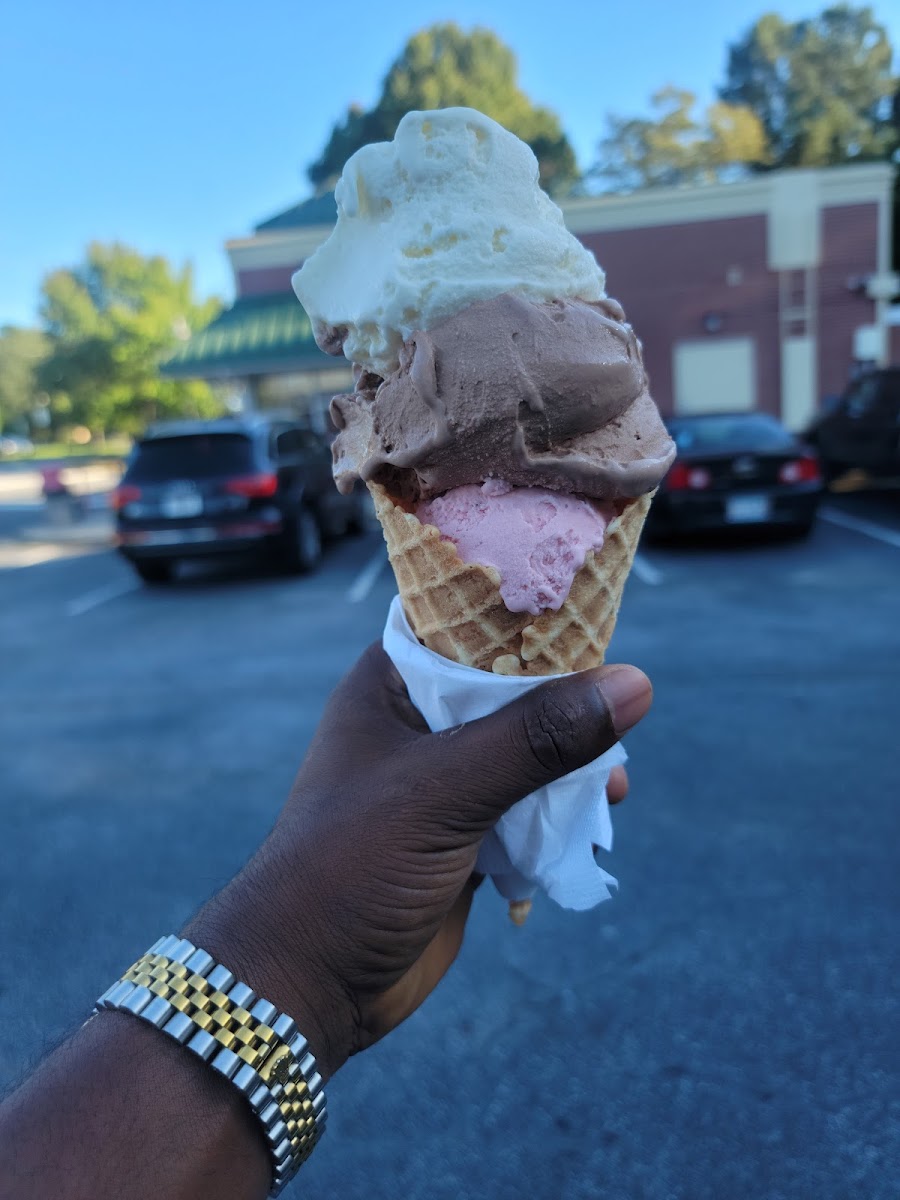 Bruster's Real Ice Cream Photo 7