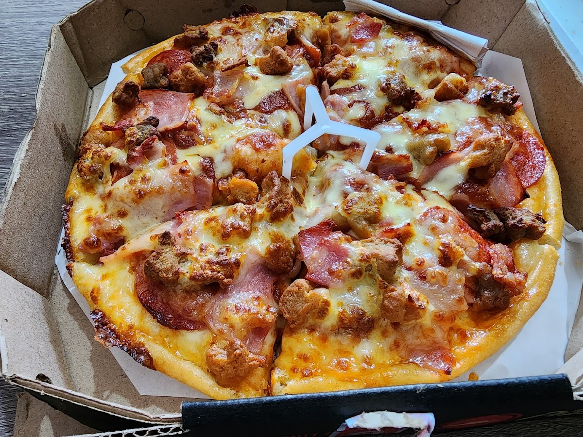 Pizza Hut Photo 5