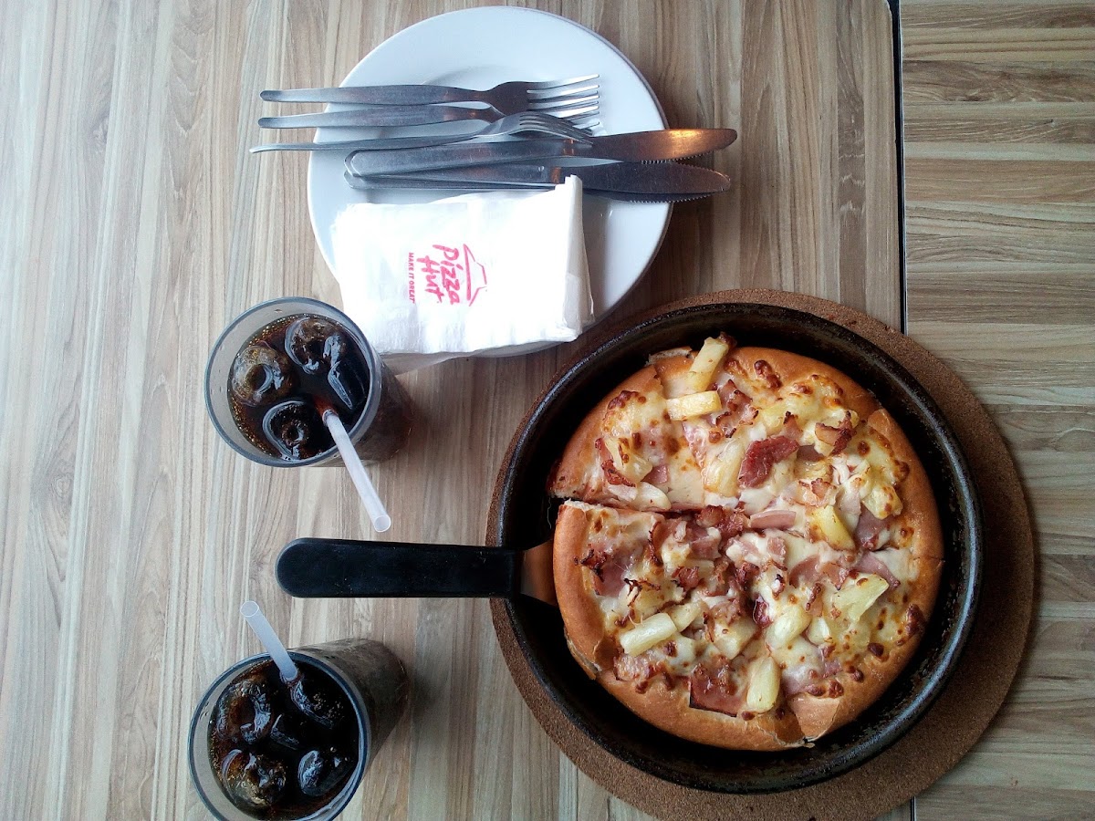 Pizza Hut Photo 7