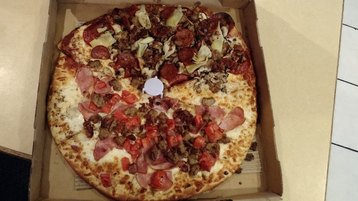 Round Table Pizza Photo 5