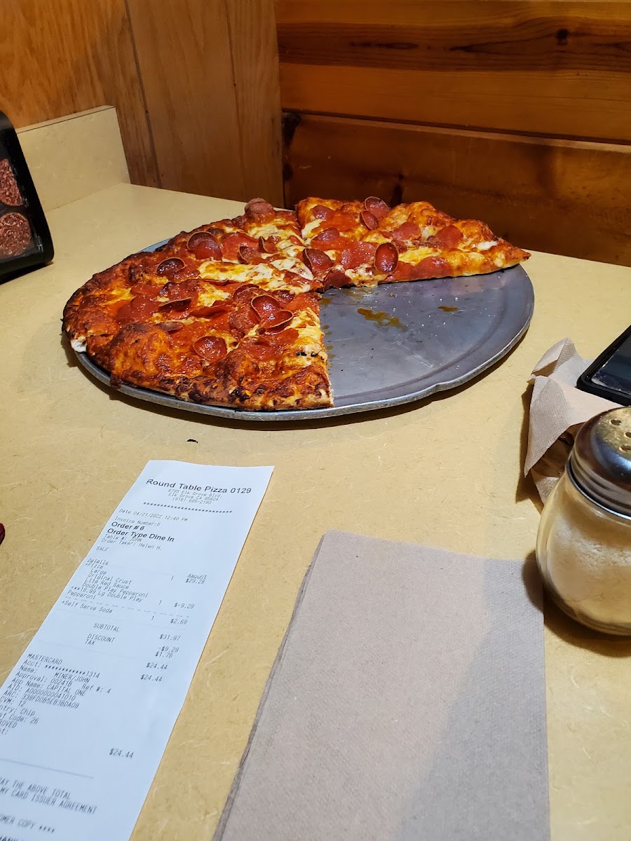 Round Table Pizza Photo 6