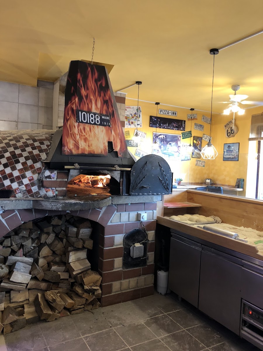 Pizza Inn Photo 4