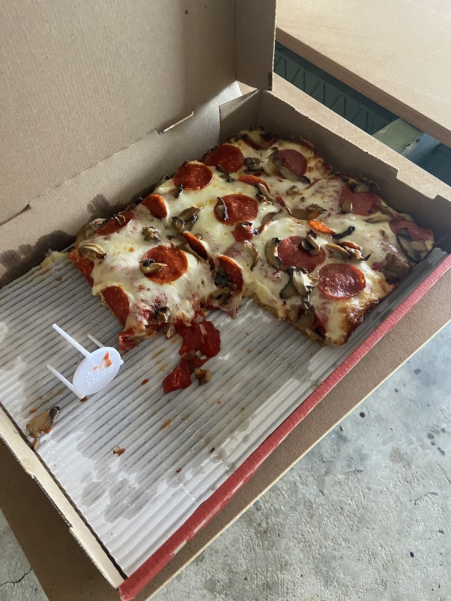 Jet's Pizza Photo 8