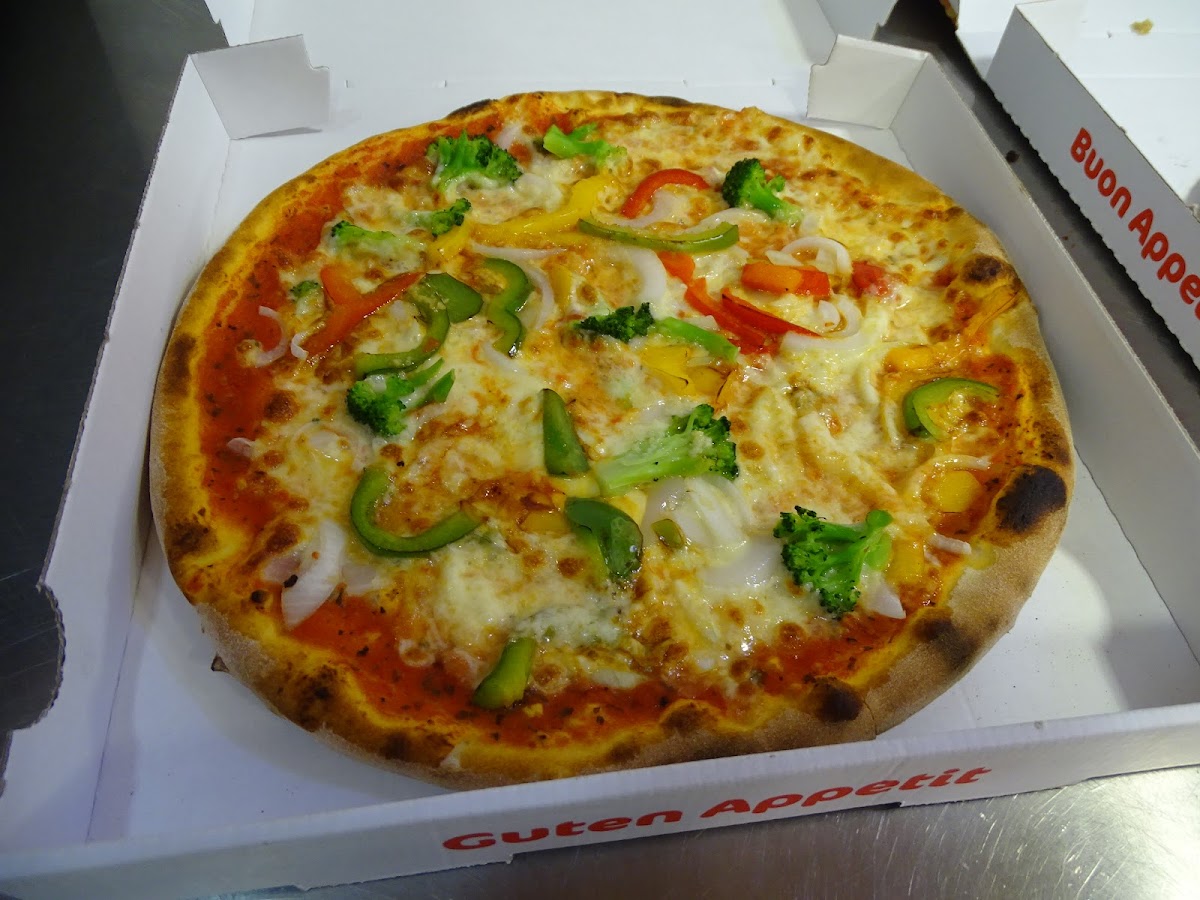 Delta Pizza Kurier Photo 3