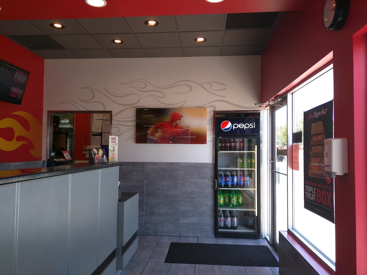 Pizza Hut Photo 6