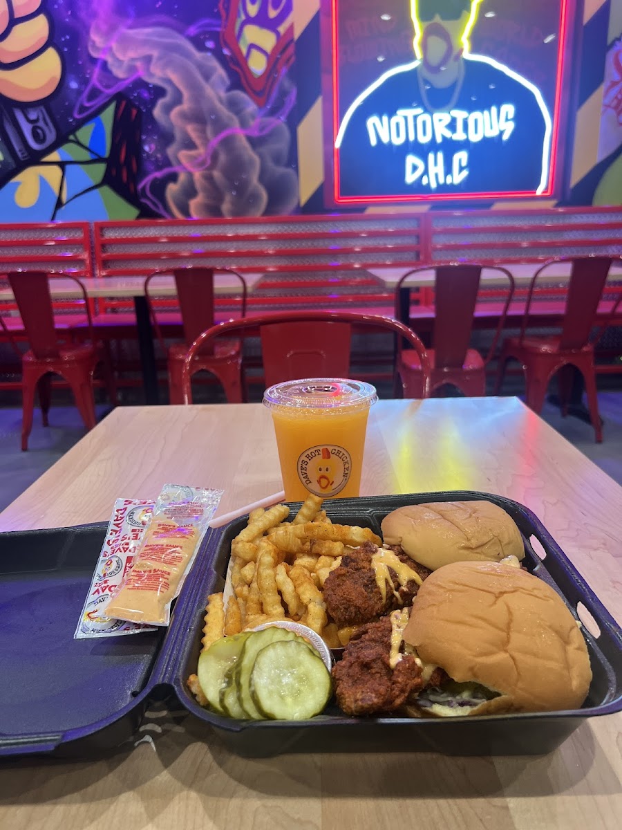 Dave's Hot Chicken Photo 4
