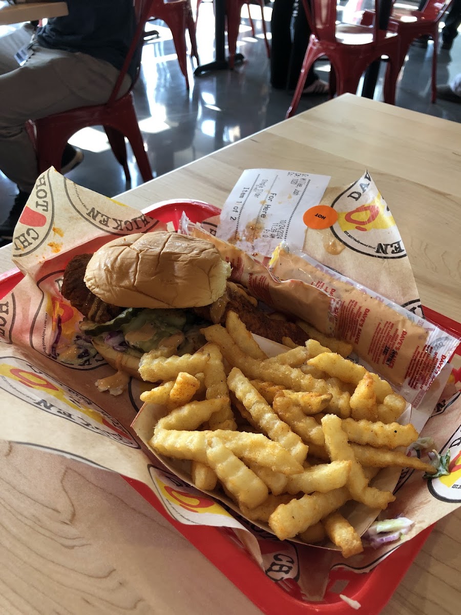 Dave's Hot Chicken Photo 7