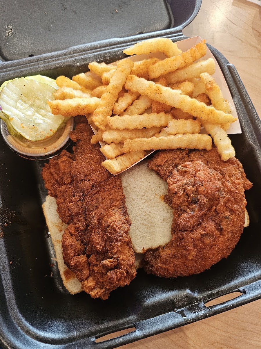 Dave's Hot Chicken Photo 9