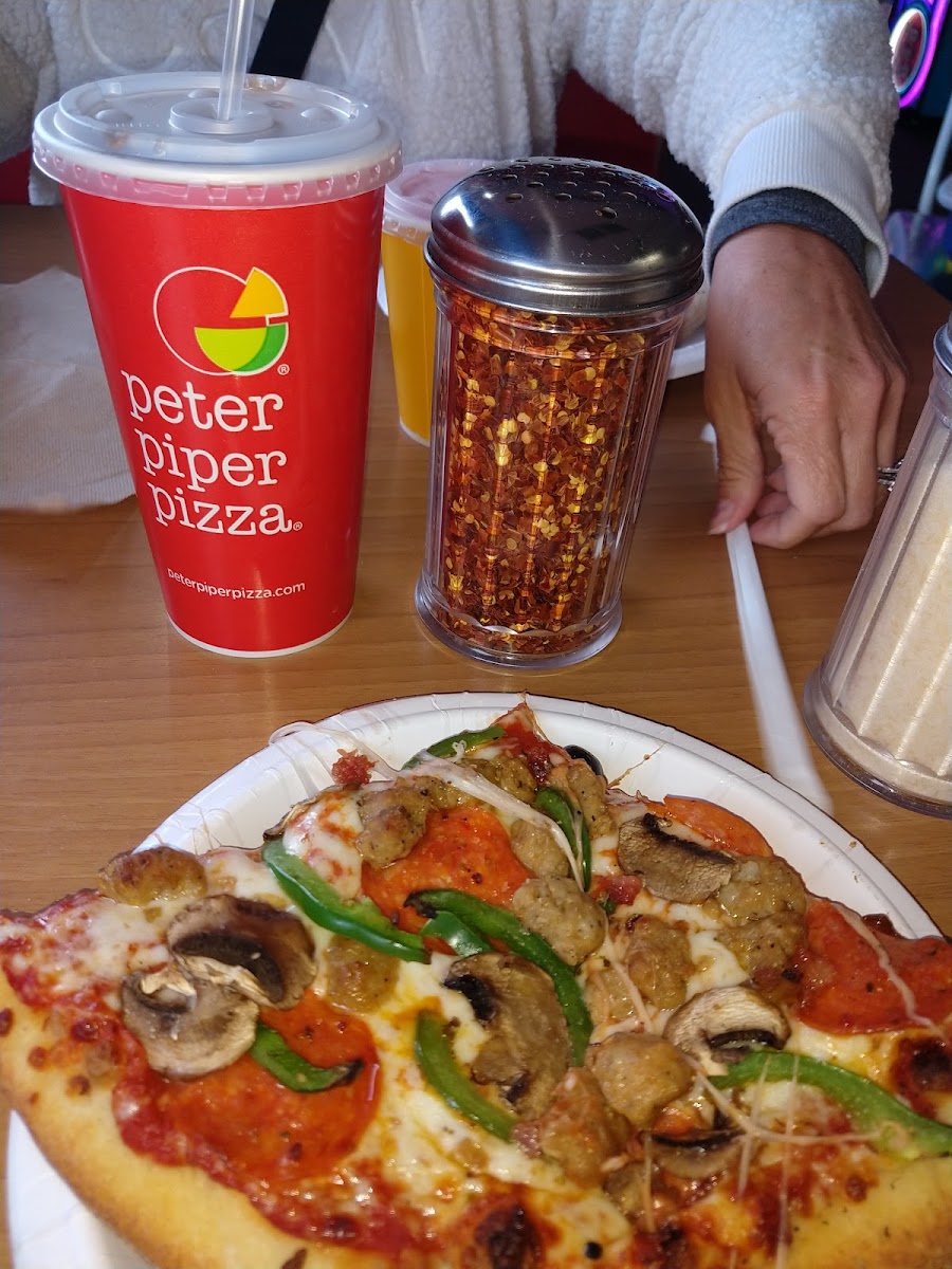Peter Piper Pizza Photo 8