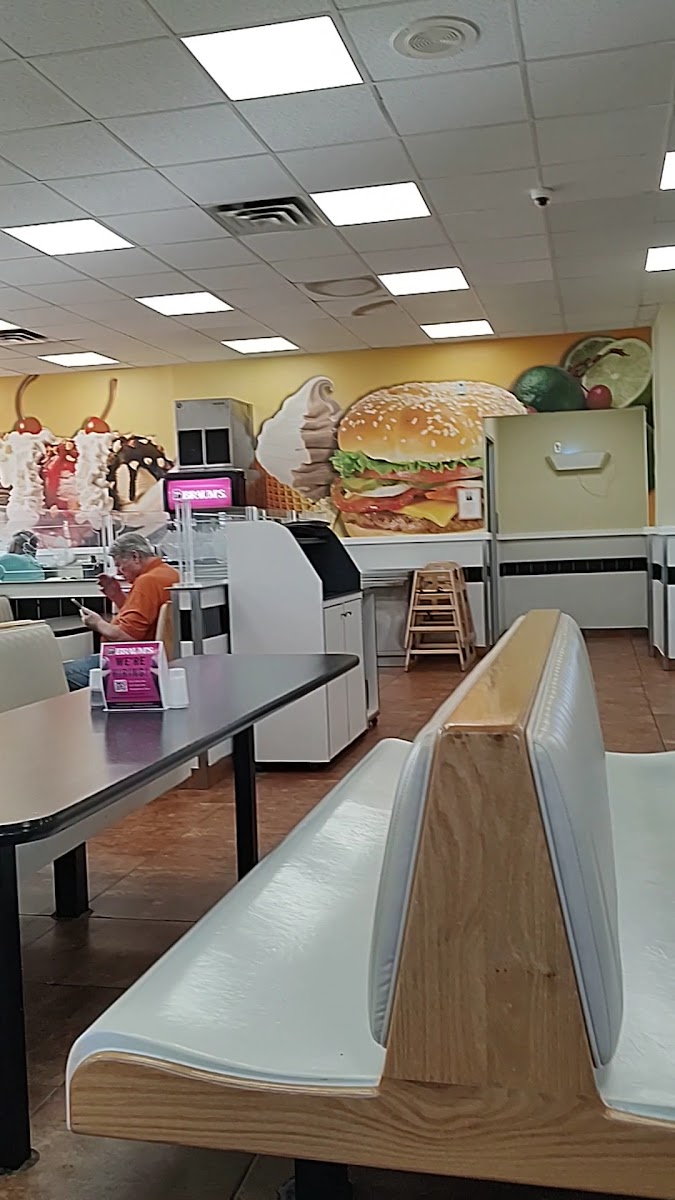 Braum's Ice Cream & Dairy Store Photo 2