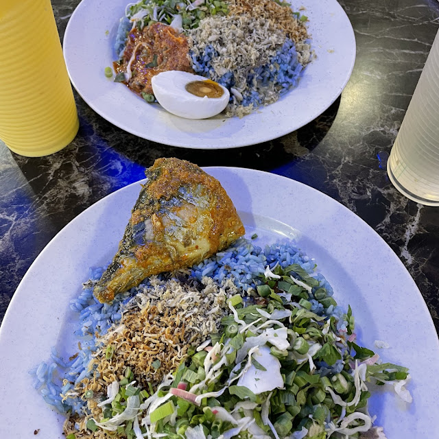 Nasi Kerabu Ikan Tongkol