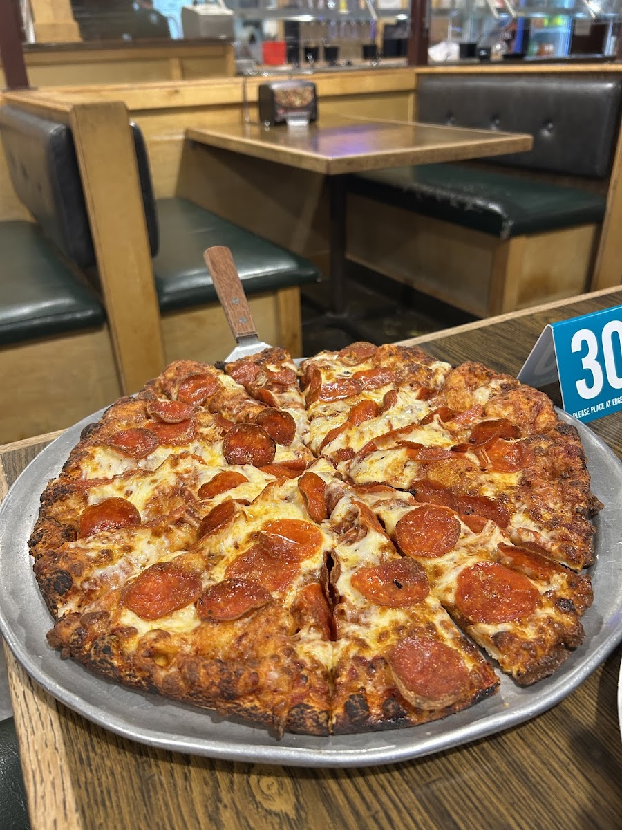 Round Table Pizza Photo 4