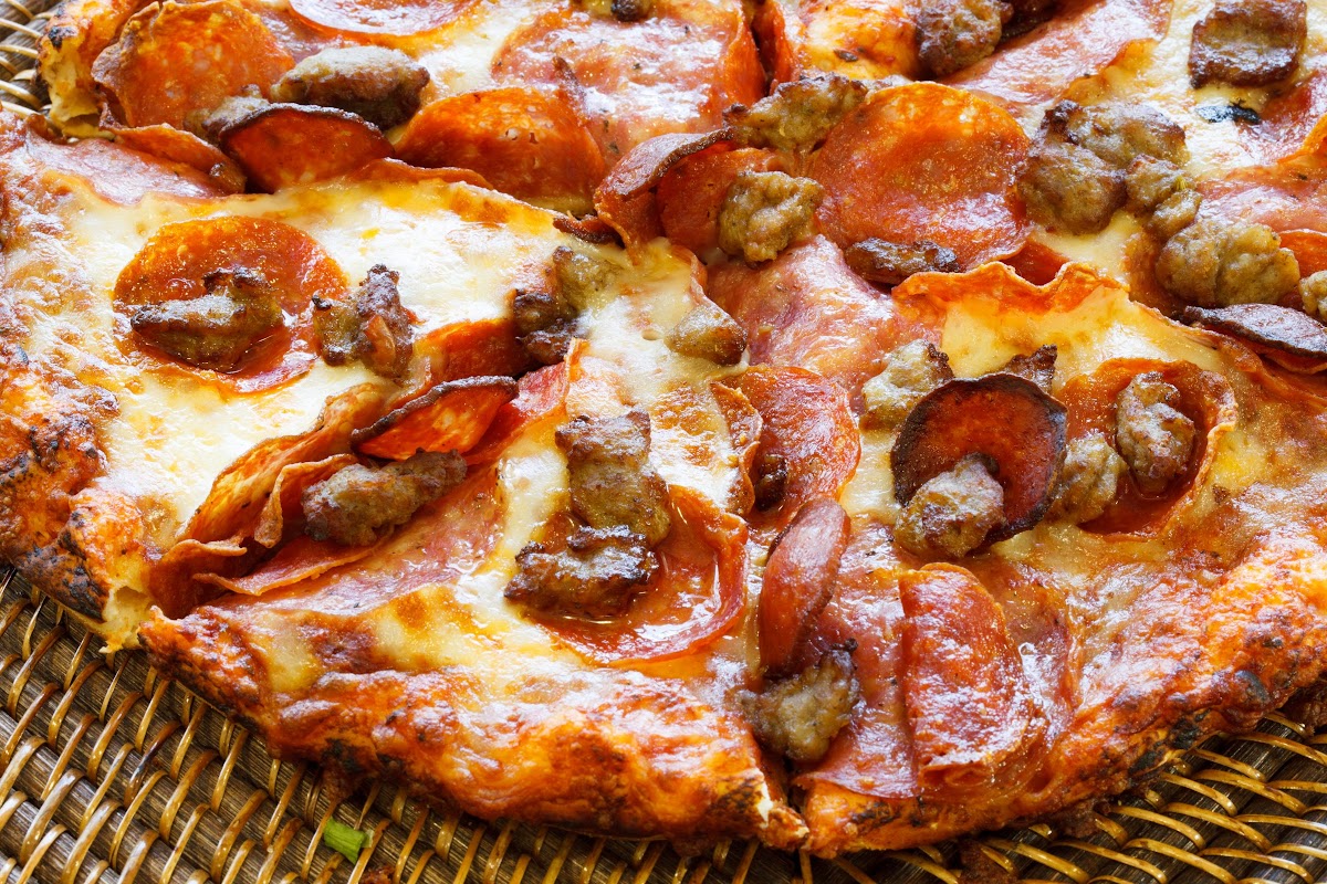 Round Table Pizza Photo 7