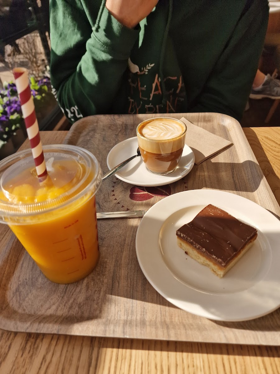 Costa Coffee Photo 7