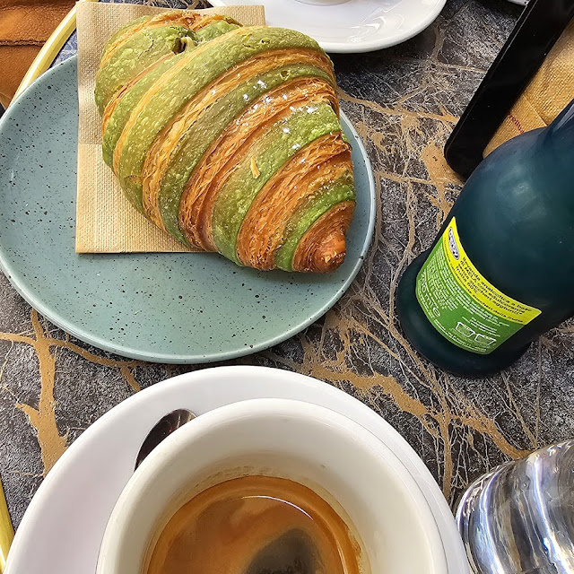 Cappuccino Cornetto Al Pistacchio